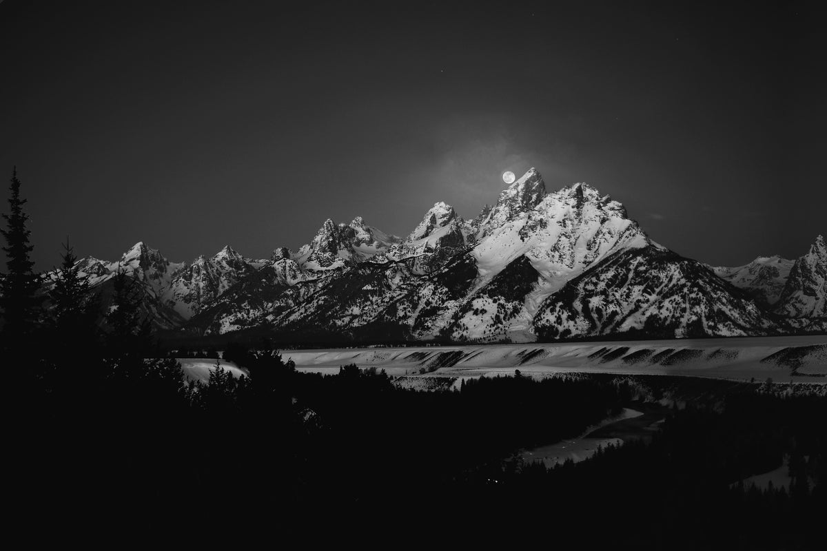 photo-wallpaper-in-the-glow-of-the-full-moon