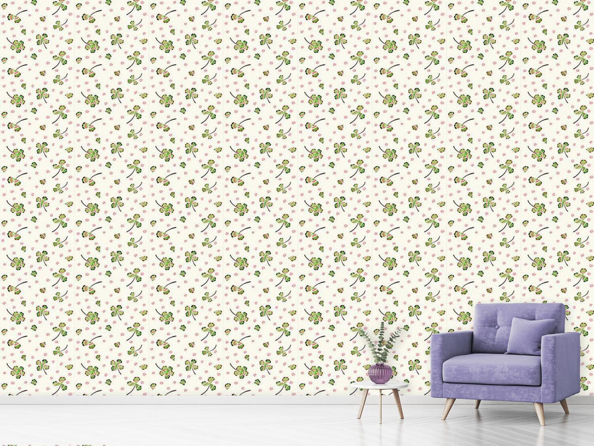 patterned-wallpaper-luck-and-leaf