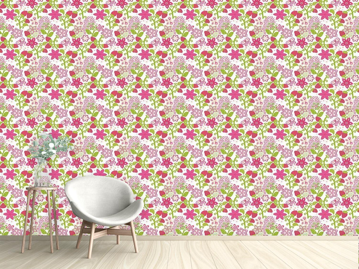 patterned-wallpaper-strawberry-paradise