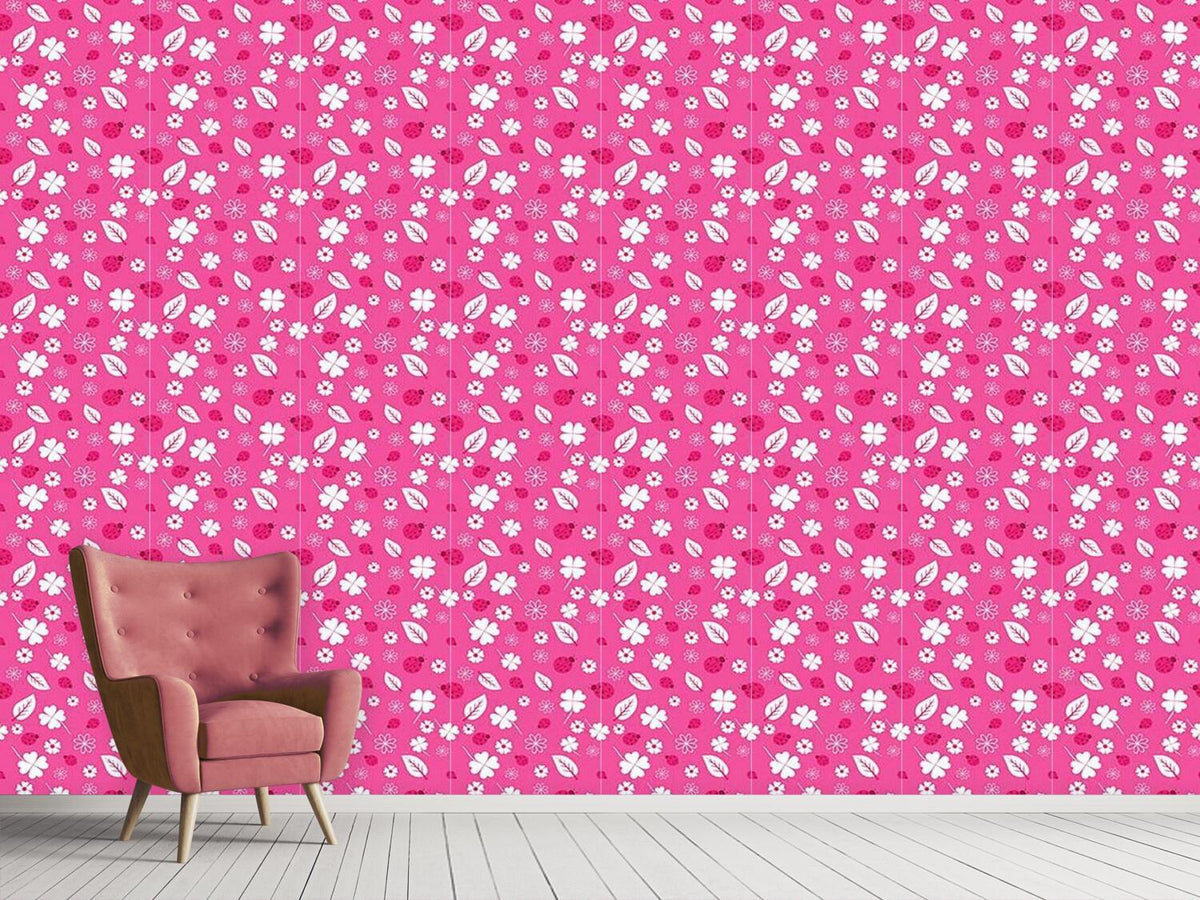 patterned-wallpaper-ladybugs-and-clover