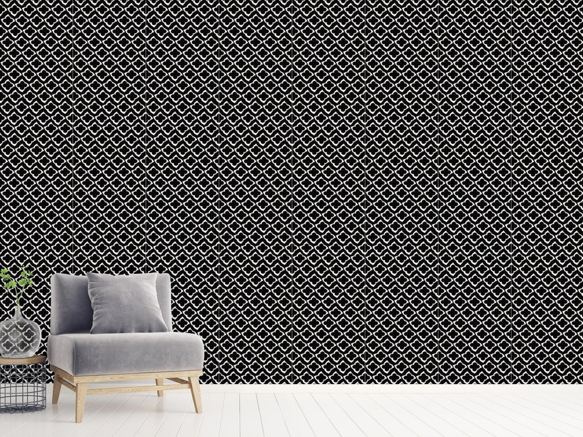 patterned-wallpaper-quatrefoil-in-the-dark